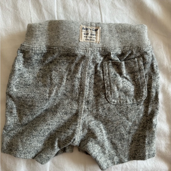 Grey Baby Boy Overalls with Cars + GAP Grey Shorts, size 6-12 months - Picture 4 of 7